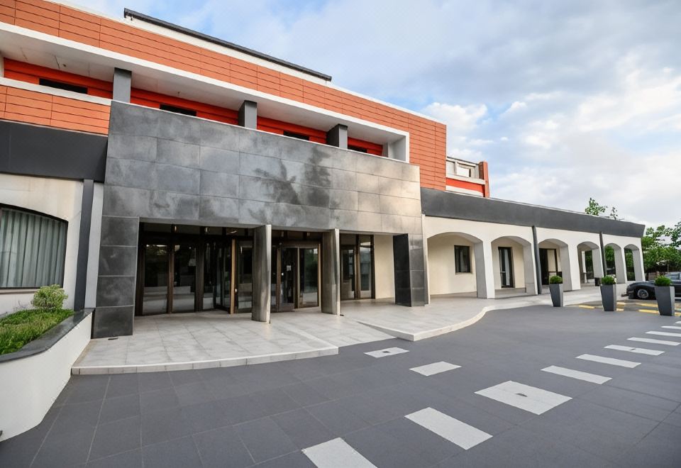 Hotel Bhotel, Exterior, Hotel Exterior