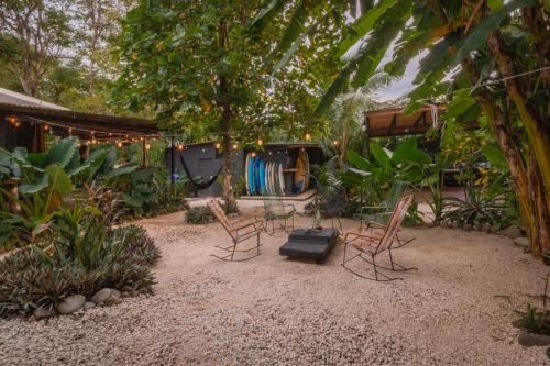 Hotel Akih Pods Hostel, Exterior, Garden