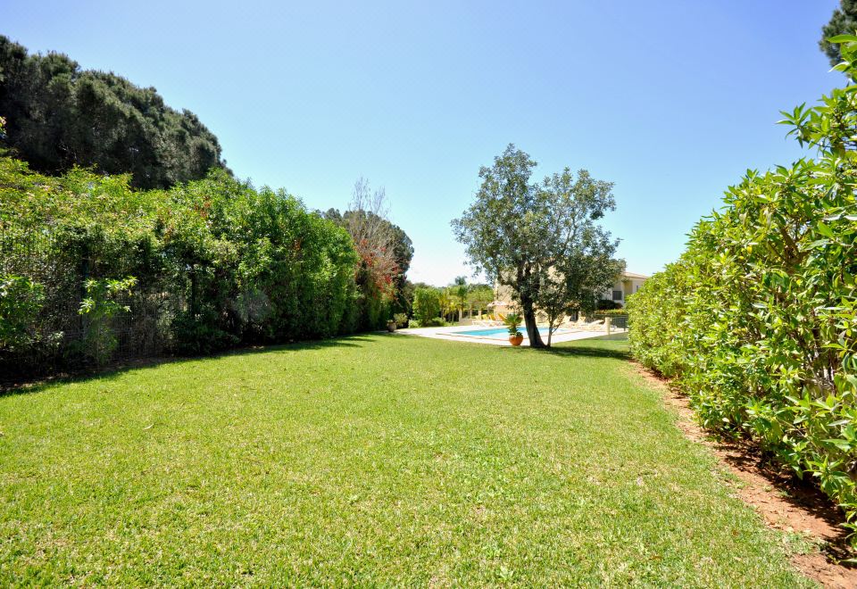 Hotel A Stylish Villa with a Private Pool, Short Drive from the Centre, Free AC & Wifi, Exterior, Garden