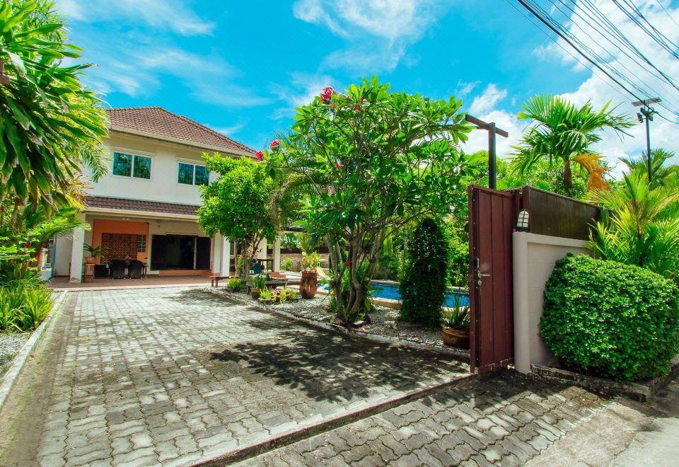 Hotel Private Residence Hosted by Sasithorn, Exterior, Garden