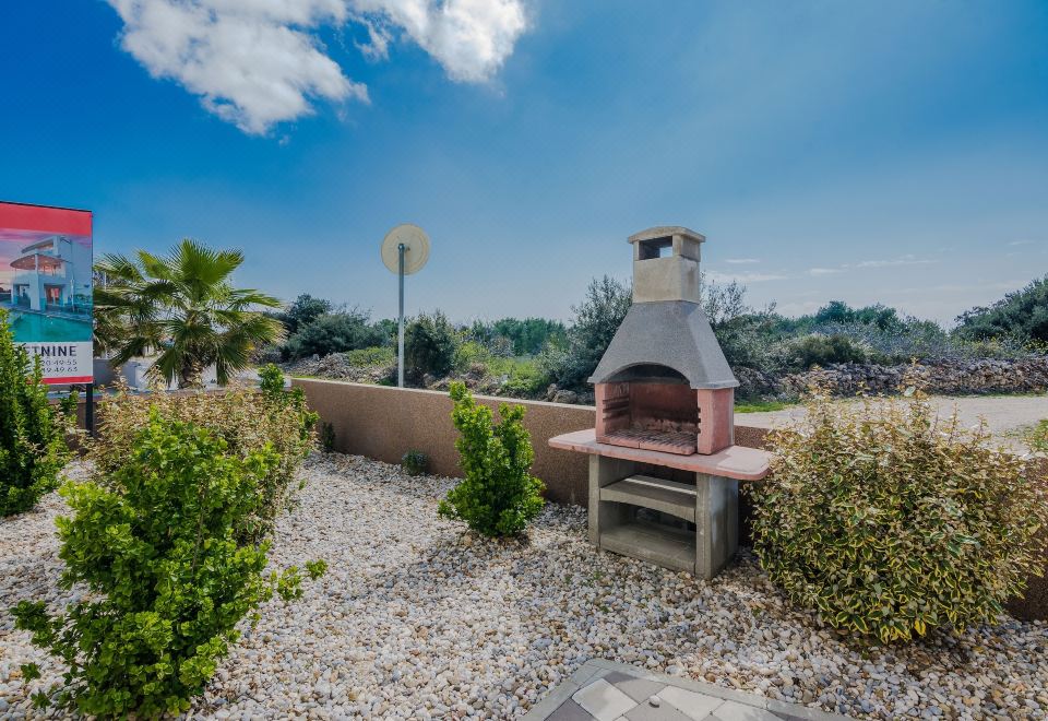 Hotel Apartments Gavran, Exterior, Garden