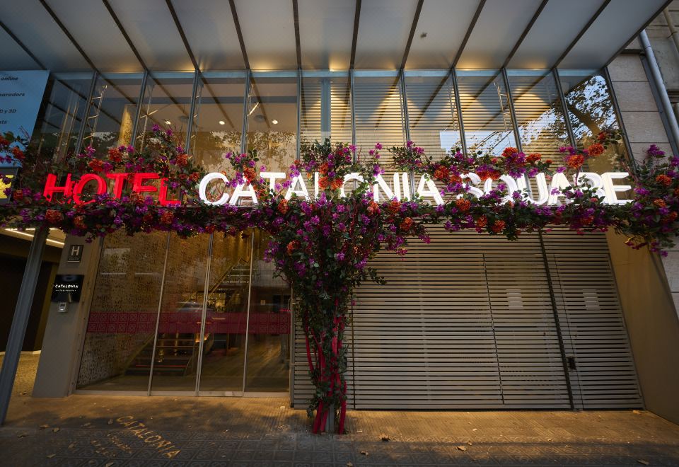 Hotel Catalonia Square, Exterior, Hotel Exterior