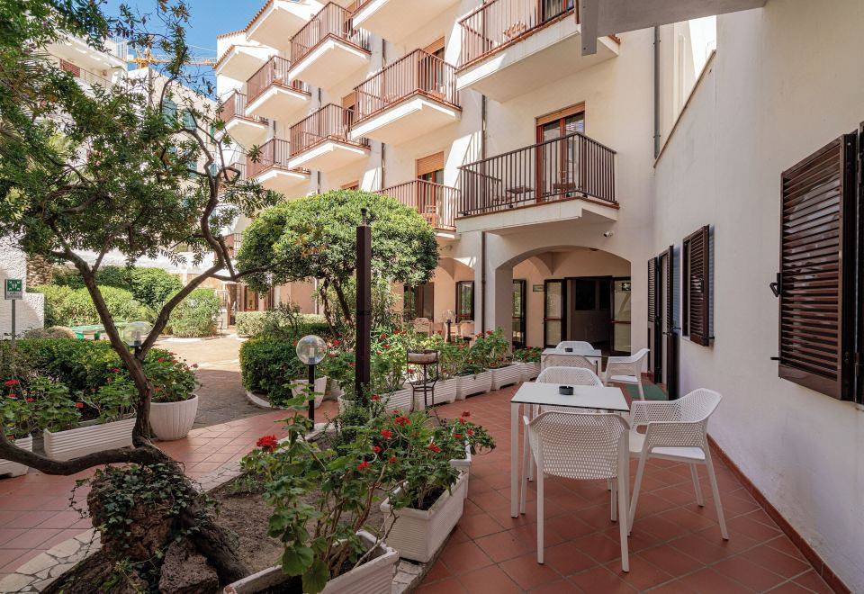 Hotel El Balear, Exterior, Garden