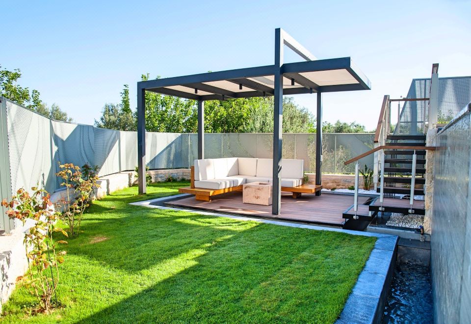 Hotel Perla Villas with Heated Pool, Exterior, Garden