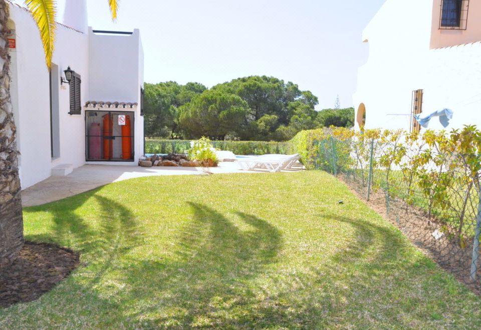 Hotel Old Village Area, Walking Distance to Centre and All Amenities, Private Pool, Exterior, Garden