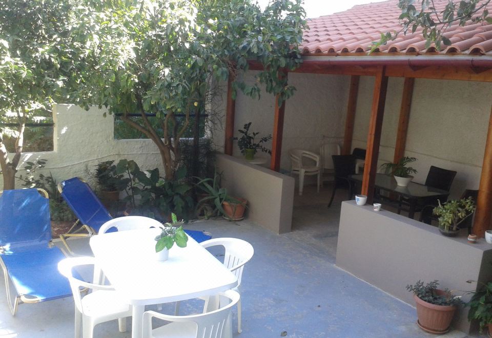 Hotel Angela Apartments, Exterior, Garden