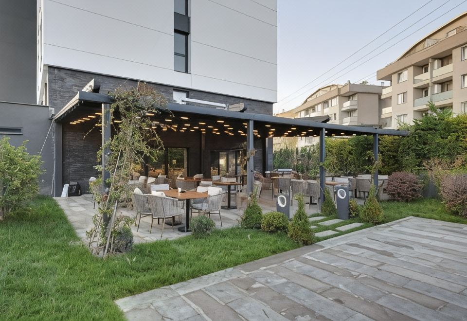 Hotel Leo Suites, Exterior, Garden