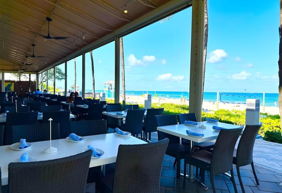 Hotel Club Lux Resort by the Beach, Dining, Restaurant