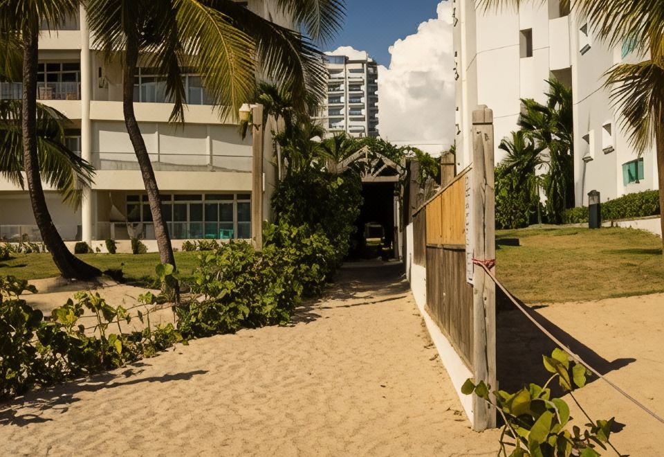 Hotel Plaza Real Resort, Exterior, Garden