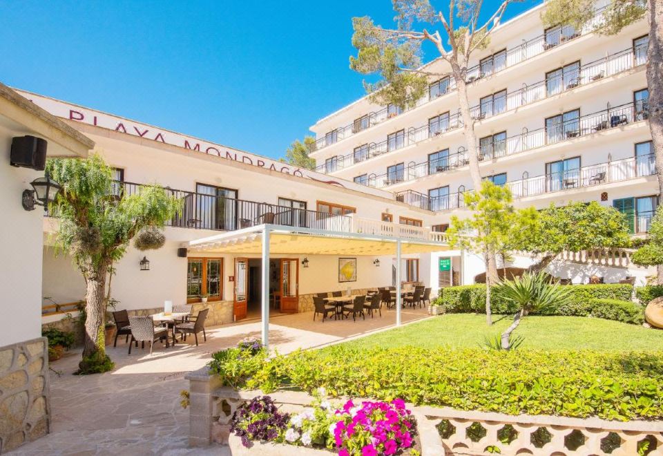 Hotel Playa Mondrago, Exterior, Garden