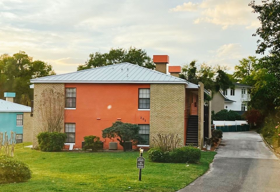 Hotel Sunsets and waterfront views just steps to Downtown Mount Dora, FL, Exterior, Hotel Exterior