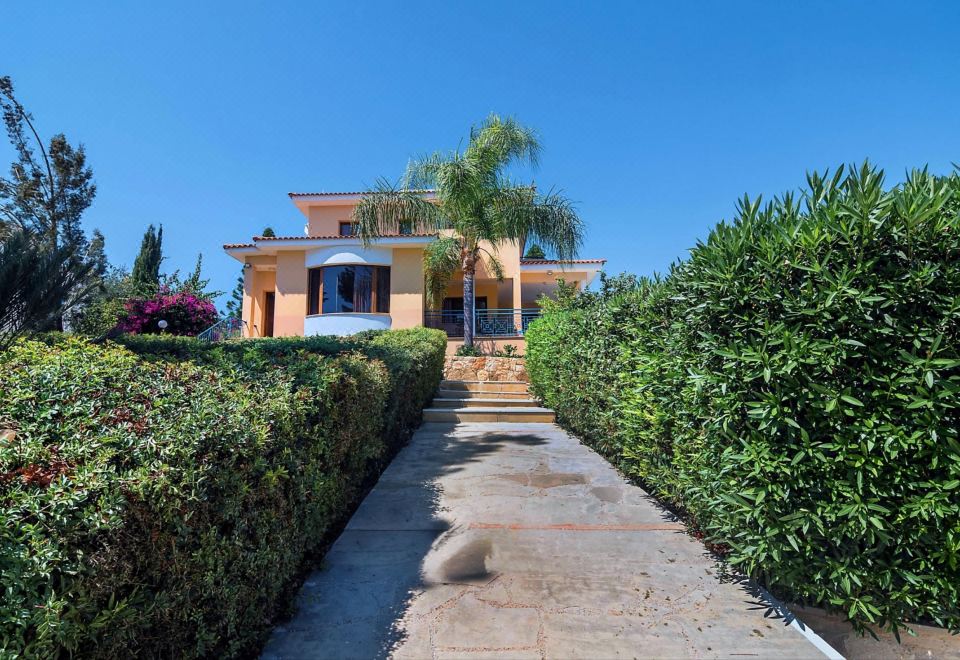 Hotel Exceptional Large Villa, Free Heated Pool 1 Nov - 15 Jan, Privacy,Prime Location, Exterior, Garden