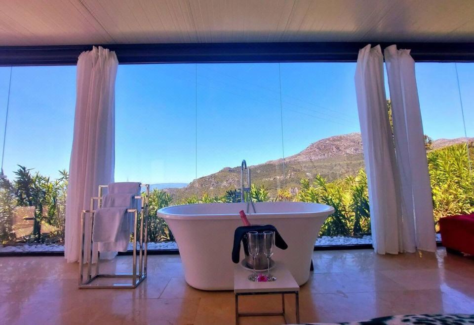 Hotel Stylish Beautiful and Exotic Oleandro Glass Suite, Leisure & Recreation, Hot spring/Public bath