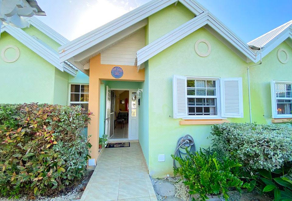 Hotel The Gem is Located a Few Minutes Walk to the Gorgeous Bottom Bay Beach, Exterior, Hotel Exterior