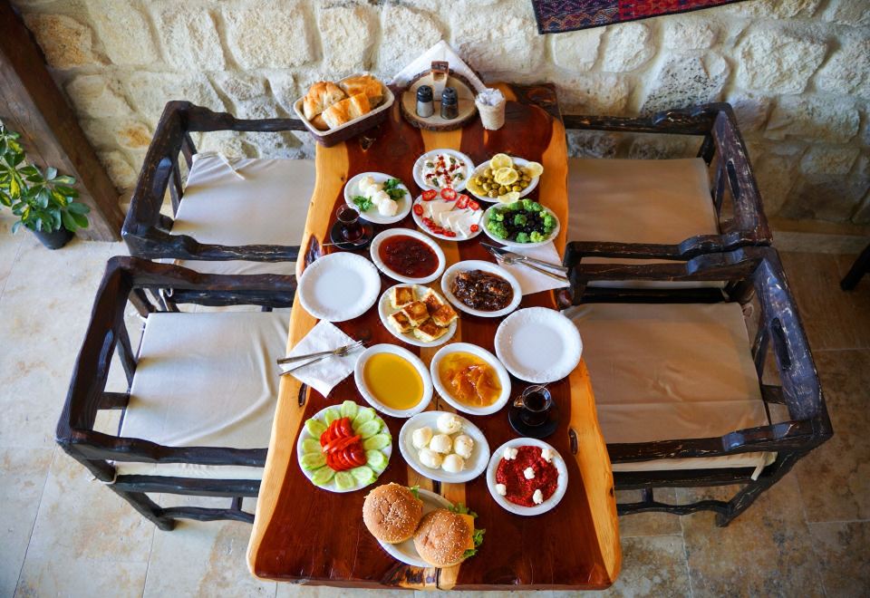 Hotel The Calypso Cave, Dining, Cuisine