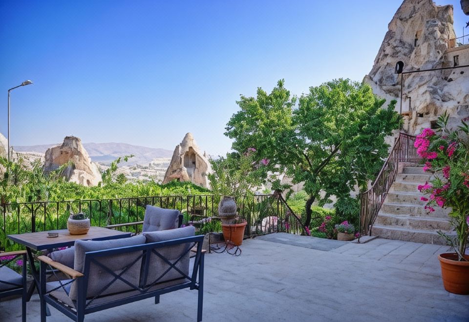 Hotel Amber Cave Suites, Exterior, Garden