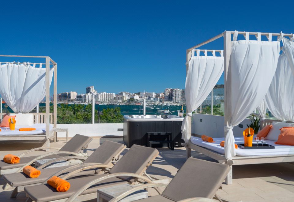 Hotel THB Ocean Beach, Exterior, Garden