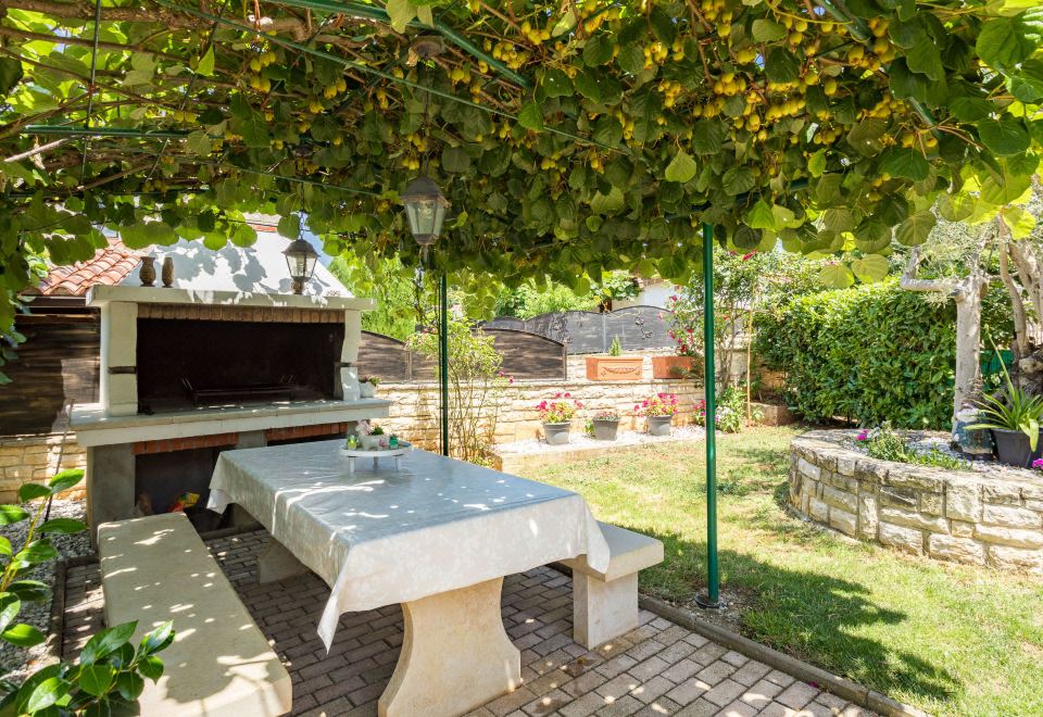 Hotel Sandra, Exterior, Garten