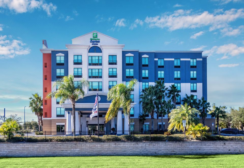 Hotel Holiday Inn Express & Suites Orlando - International Drive, Exterior, Hotel Exterior