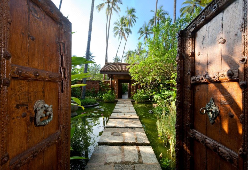 Hotel Reef Villa, Exterior, Garden