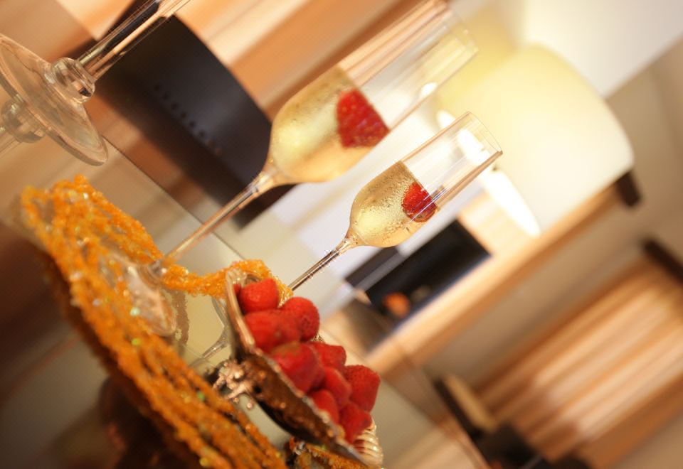 Hotel A Three-Bedroom Villa with a Private Pool and Landscaped Garden. Wi-Fi., Dining, Cuisine