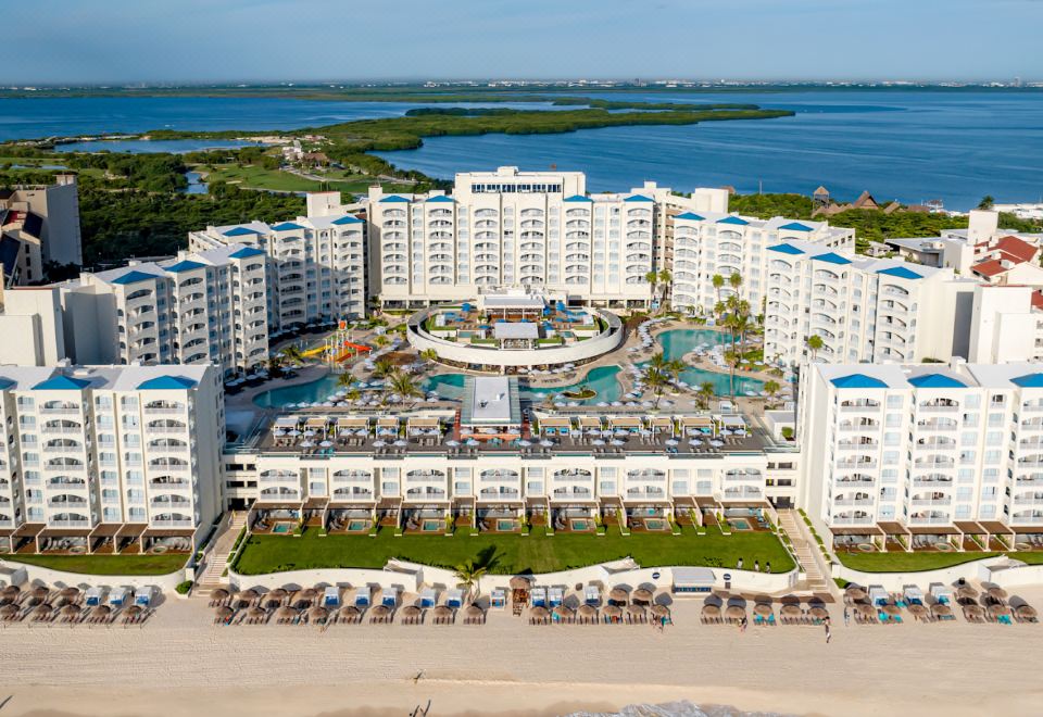 Hotel Hilton Cancun Mar Caribe All-Inclusive Resort, Exterior, Hotel Exterior