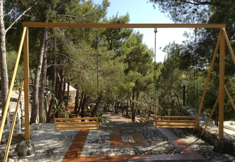 Hotel Villa Marhu', Exterior, Garden