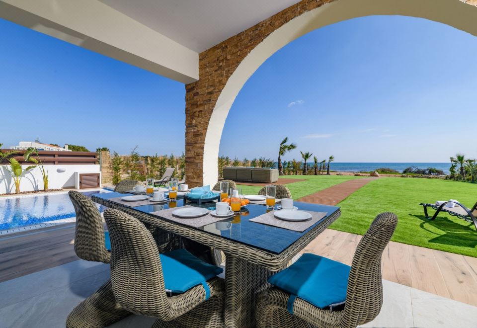 Hotel Serenity Seafront Villa, Dining, Restaurant