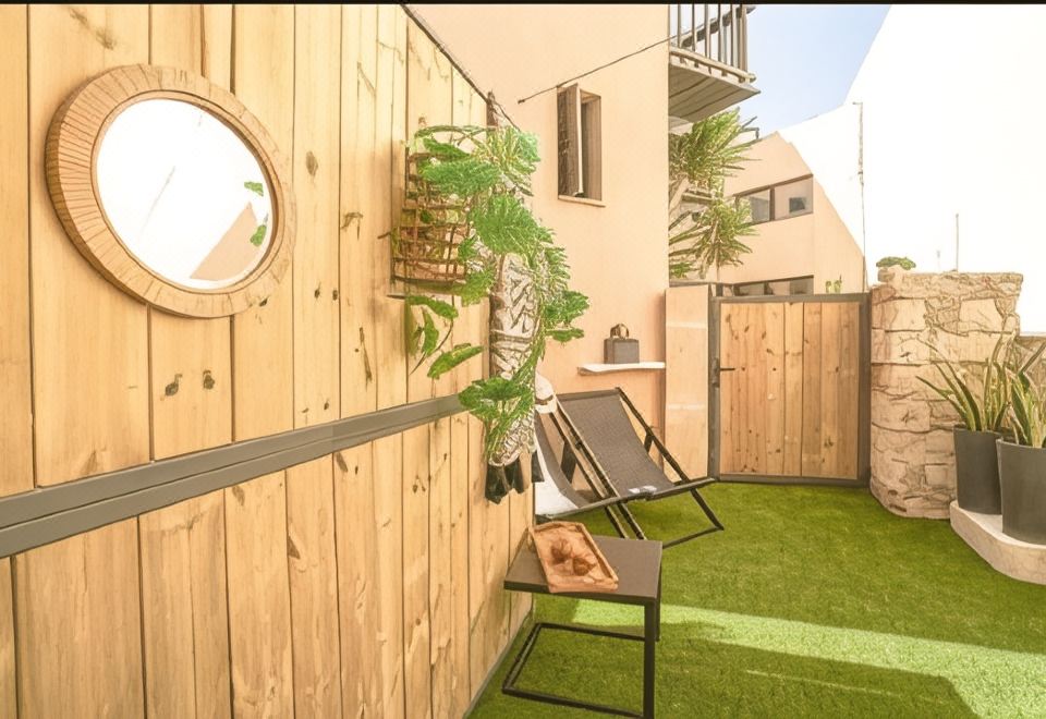 Hotel Gateway Suites, Exterior, Garden