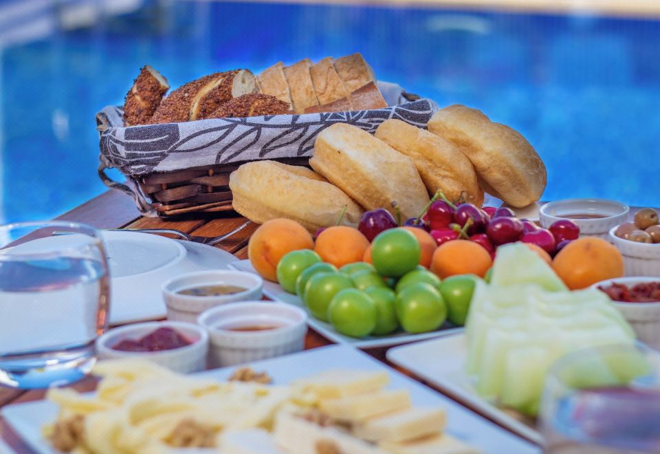 Hotel Cunda Garden Hotel, Dining, Cuisine