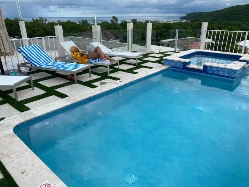 Hotel Luxury 2 Bedroom Rooftop Pool View Unit #3, Leisure & Recreation, Outdoor Swimming Pool