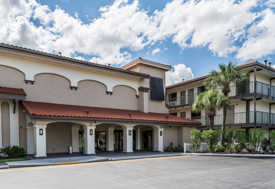 Hotel Quality Inn & Suites by the Parks, Exterior, Hotel Exterior