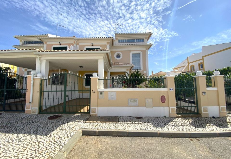 Hotel Pêra Amazing Villa with Pool by Homing, Exterior, Hotel Exterior
