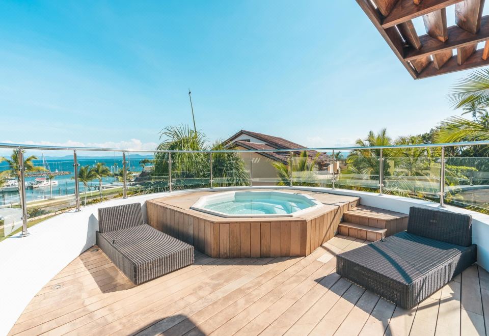 Hotel Penthouse with Jacuzzi Near the Sea C2, Leisure & Recreation, Hot spring/Public bath