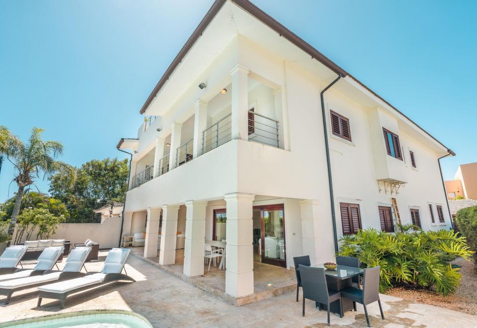Hotel Luxe Retreat with Lake View in Casa de Campo, Exterior, Hotel Exterior