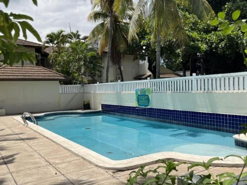 Hotel Finest Accommodation Renfrew Place 1 Bedroom Apt # 42 New Kgn 4--12 Renfrew Rd, Leisure & Recreation, Outdoor Swimming Pool