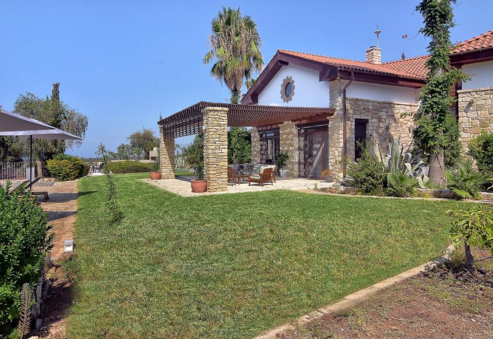 Hotel Incredible Large Villa In Paphos sleeps 14 Children Pool, Jacuzzi, Huge Garden, Exterior, Garden