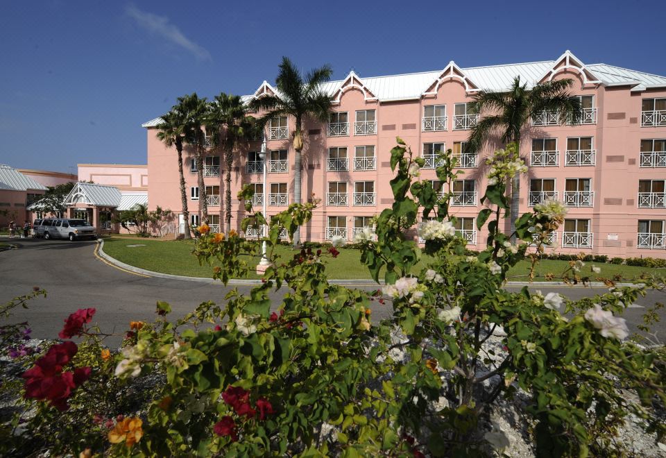 Hotel Comfort Suites Paradise Island, Exterior, Hotel Exterior