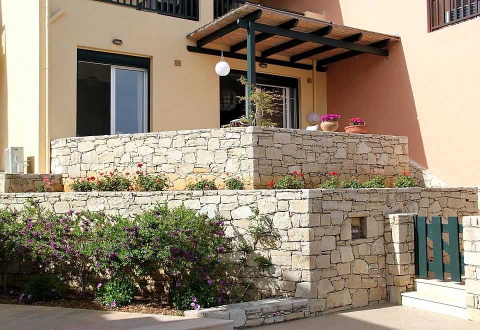 Hotel Ninas Place, 5Min on Foot from the Beach, Exterior, Hotel Exterior