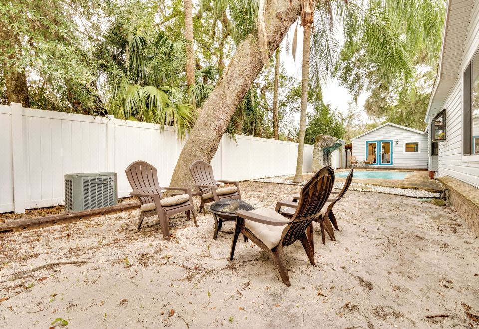 Hotel Mt Dora Couple's Retreat w/ Shared Pool!, Exterior, Garden