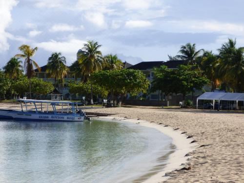 Hotel Beach One Bedroom Suite A22, Leisure & Recreation, Beach