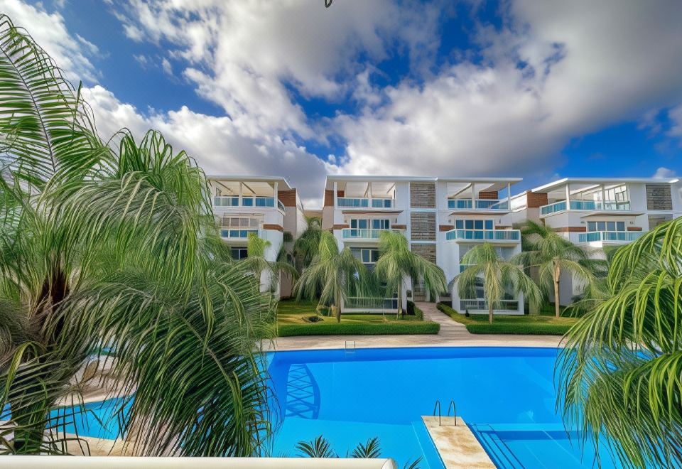 Hotel Gorgeous 1 Br PH Apartment w Jacuzzi, Leisure & Recreation, Outdoor Swimming Pool
