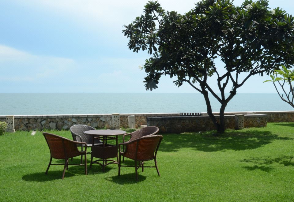 Hotel Simantra Private Villas, Exterior, Garden