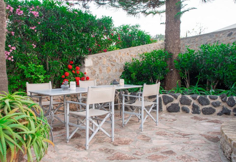 Hotel 7 Islands, Exterior, Garden