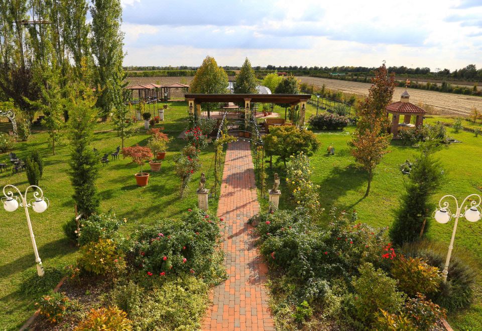 Hotel Millefiori la Corte Delle Rose, Exterior, Garden