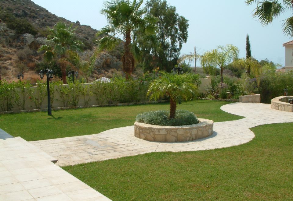 Hotel Three Bedroom Villa with Private Pool and Landscaped Garden Close to the Beach, Exterior, Garden