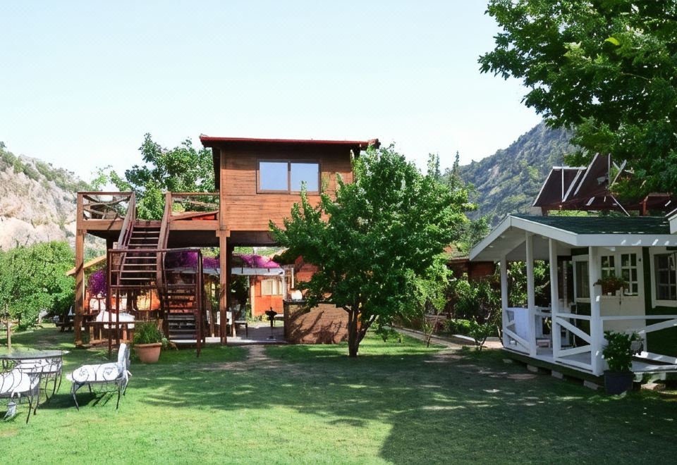 Hotel Lukkies Lodge Cirali, Exterior, Garden