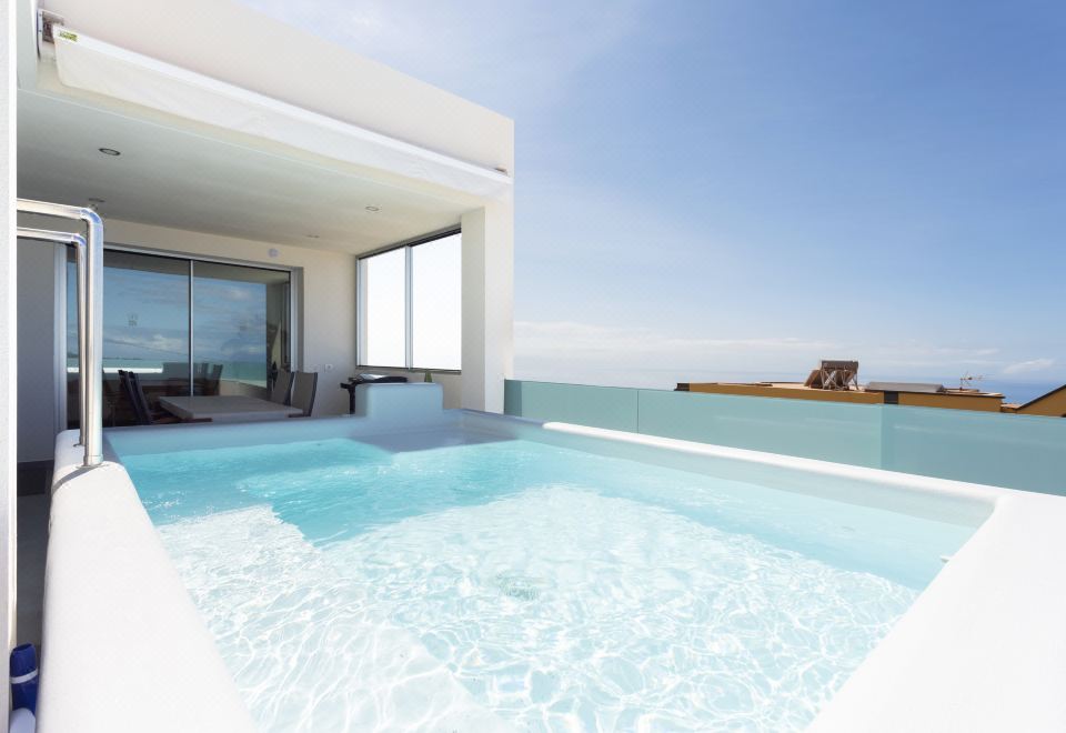 Hotel Pool Jacuzzi Home of Tulio, Leisure & Recreation, Hot spring/Public bath